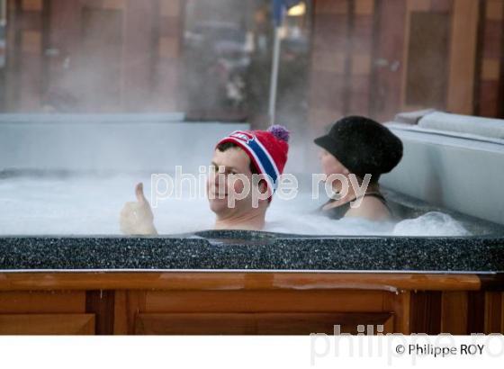 JACUZZI EN PLEIN AIR, CARNAVAL DE QUEBEC (CA001103.jpg)