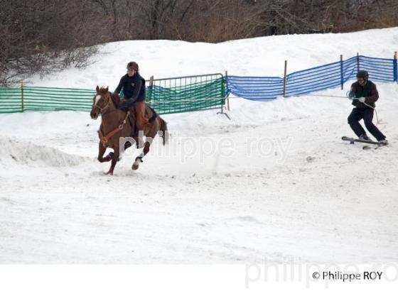 SKI JORING , CARNAVAL DE QUEBEC (CA001312.jpg)
