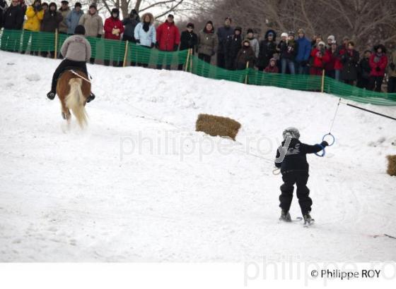 SKI JORING , CARNAVAL DE QUEBEC (CA001315.jpg)