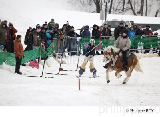 SKI JORING , CARNAVAL DE QUEBEC (CA001318.jpg)