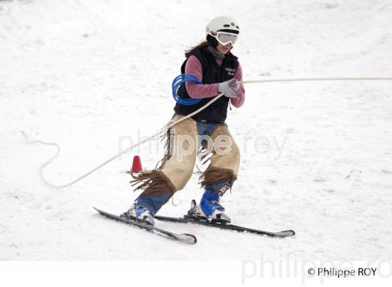 SKI JORING , CARNAVAL DE QUEBEC (CA001319.jpg)