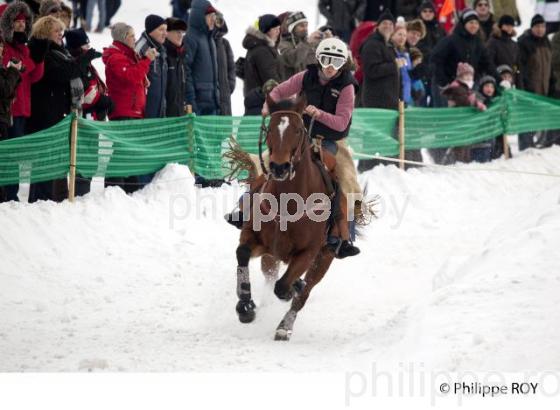 SKI JORING , CARNAVAL DE QUEBEC (CA001322.jpg)