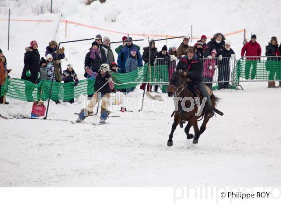 SKI JORING , CARNAVAL DE QUEBEC (CA001325.jpg)
