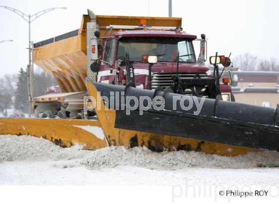 DENEIGEMENT DE RUE, QUEBEC EN HIVER (CA001412.jpg)