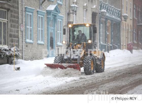 DENEIGEMENT DE RUE, QUEBEC EN HIVER (CA001423.jpg)