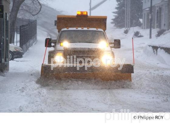 DENEIGEMENT DE RUE, QUEBEC EN HIVER (CA001424.jpg)