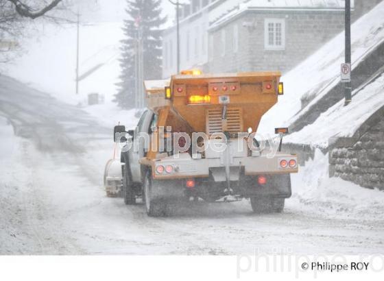 DENEIGEMENT DE RUE, QUEBEC EN HIVER (CA001425.jpg)