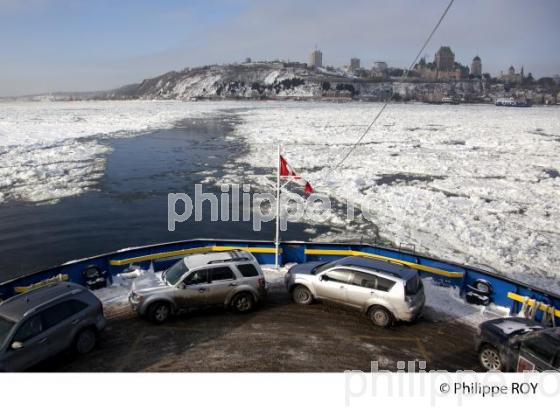 LE FLEUVE SAINT LAURENT EN HIVER (CA002017.jpg)