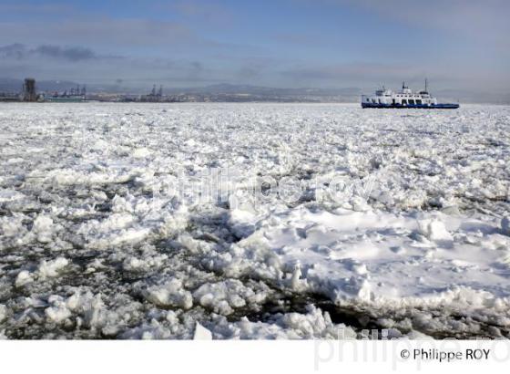 LE FLEUVE SAINT LAURENT EN HIVER (CA002018.jpg)