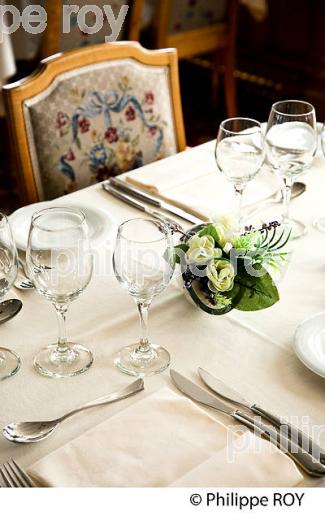 TABLE DRESSEE, BATEAU BELLE EPOQUE, LAC LEMAN (CH001537.jpg)