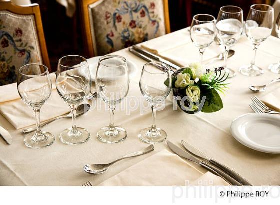 TABLE DRESSEE, BATEAU BELLE EPOQUE, LAC LEMAN (CH001538.jpg)