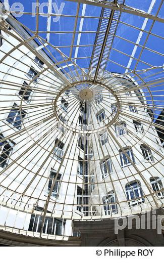 RUE DE LA CONFEDERATION, VILLE DE GENEVE, LAC LEMAN, SUISSE. (CH002802.jpg)