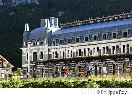 LA GARE DE CANFRANC,  PYRENEES ARAGONAISES,  HUESCA, ARAGON,  ESPAGNE (ES000537.jpg)