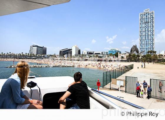 PLAGE DE LA BARCELONETA,  ET URBANISATION, QUARTIER DU PORT OLYMIQUE,BARCELONE, CATALOGNE, ESPAGNE. (ES000733.jpg)