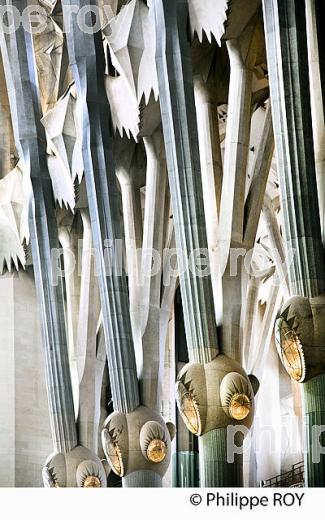 EGLISE DE LA SAGRADA  FAMILIA,  ARCHITECTE GAUDI, STYLE MODERNISTE, BARCELONE, CATALOGNE, ESPAGNE. (ES001314.jpg)