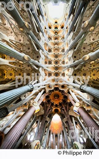 EGLISE DE LA SAGRADA  FAMILIA,  ARCHITECTE GAUDI, STYLE MODERNISTE, BARCELONE, CATALOGNE, ESPAGNE. (ES001325.jpg)