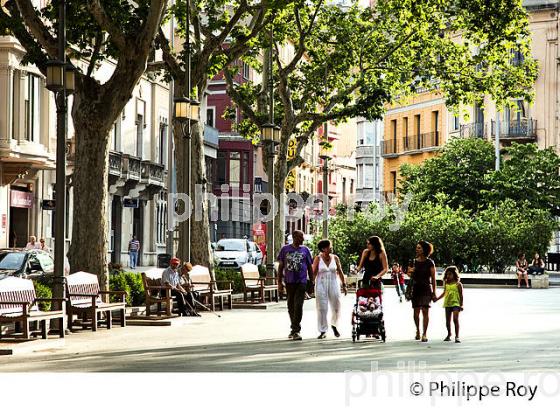 PROMENADE, RAMBLA,  FIGUERAS, FIGUERES, GIRONA, CATALOGNE, ESPAGNE. (ES001923.jpg)
