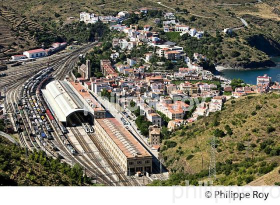 GARE FERROVIAIRE INTERNATIONALE DE PORT BOU,COSTA BRAVA, GERONE, CATALOGNE. (ES002321.jpg)