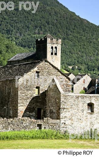 VILLAGE DE BROTO, VALLE DE ORDESSA, PYRENEES ARAGONAISES, ESPAGNE. (ES02526.jpg)