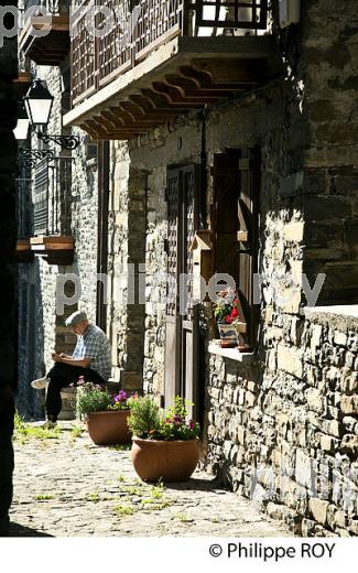 LE  VILLAGE DE BROTO, VALLE DE L' ARA, PYRENEES ARAGONAISES, ESPAGNE. (ES02531.jpg)