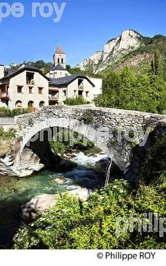 VILLAGE BIELSA, VALLEE DE PINETA, PYRENEES ARAGONAISES, ESPAGNE. (ES02634.jpg)