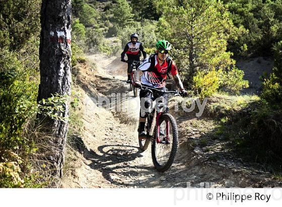 RANDONNEE EN  VELO VTT, ZONA ZERO,  AINSA, VALLEE  CINCA,  PYRENEES ARAGONAISES, ESPAGNE. (ES02824.jpg)