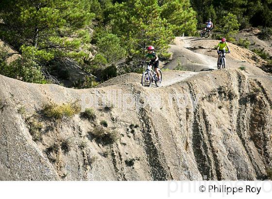 RANDONNEE EN  VELO VTT, ZONA ZERO,  AINSA, VALLEE  CINCA,  PYRENEES ARAGONAISES, ESPAGNE. (ES02828.jpg)