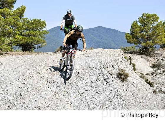 RANDONNEE EN  VELO VTT, ZONA ZERO,  AINSA, VALLEE  CINCA,  PYRENEES ARAGONAISES, ESPAGNE. (ES02835.jpg)