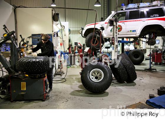 ATELIER DE PREPARATION DE 4X4 POUR LA NEIGE, REYKJAVIK , ISLANDE (IS000308.jpg)