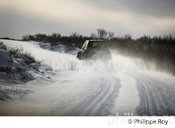CONDUITE SUR NEIGE SUR PISTE  EN 4X4, SUDURLAND, ISLANDE (IS000417.jpg)