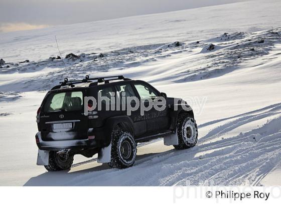 CONDUITE SUR NEIGE SUR PISTE  EN 4X4, SUDURLAND, ISLANDE (IS000419.jpg)