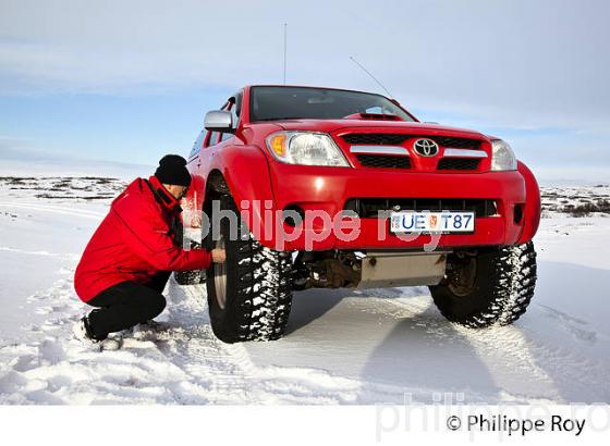 CONDUITE SUR NEIGE SUR PISTE  EN 4X4, SUDURLAND, ISLANDE (IS000420.jpg)