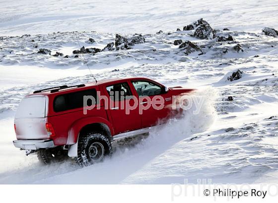 CONDUITE SUR NEIGE SUR PISTE  EN 4X4, SUDURLAND, ISLANDE (IS000421.jpg)