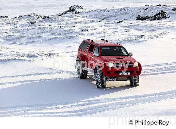CONDUITE SUR NEIGE SUR PISTE  EN 4X4, SUDURLAND, ISLANDE (IS000423.jpg)