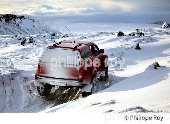 CONDUITE SUR NEIGE SUR PISTE  EN 4X4, SUDURLAND, ISLANDE (IS000424.jpg)