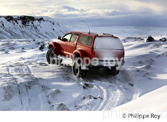 CONDUITE SUR NEIGE SUR PISTE  EN 4X4, SUDURLAND, ISLANDE (IS000425.jpg)