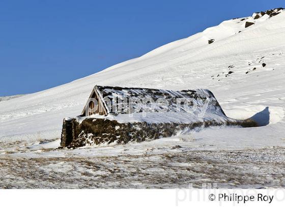 MAISON EN TOURBE EN HIVER, SUDURLAND, ISLANDE (IS000816.jpg)