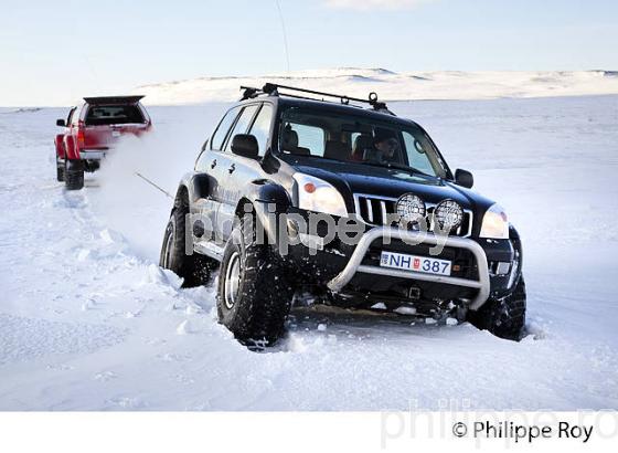 CONDUITE SUR NEIGE EN VEHICULE 4X4, SUDURLAND, ISLANDE (IS000821.jpg)