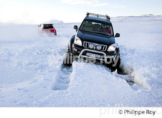 CONDUITE SUR NEIGE EN VEHICULE 4X4, SUDURLAND, ISLANDE (IS000825.jpg)