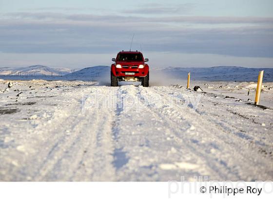 CONDUITE SUR NEIGE EN VEHICULE 4X4, SUDURLAND, ISLANDE (IS000918.jpg)