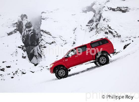 CONDUITE SUR NEIGE EN VEHICULE 4X4, SUDURLAND, ISLANDE (IS001027.jpg)