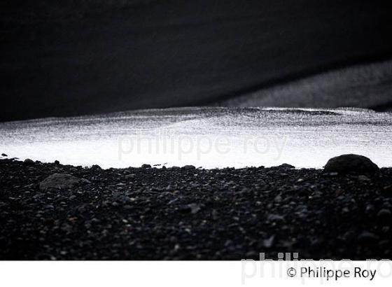 SABLE DE LAVE DE LA PLAGE DE SKOGASANDUR, SUDURLAND, ISLANDE (IS001118.jpg)