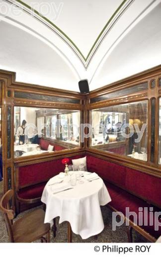 CITE MEDIEVALE DE FOSSANO,, PIEMONT,  ITALIE. (IT000512.jpg)