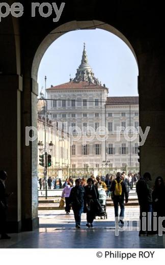 PIAZZA CASTELLO, VIEILLE VILLE DE TURIN, ITALIE. (IT001104.jpg)