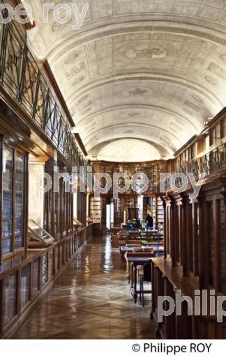 LA BIBLIOTHEQUE ROYALE,   VIEILLE VILLE DE TURIN, ITALIE. (IT001123.jpg)